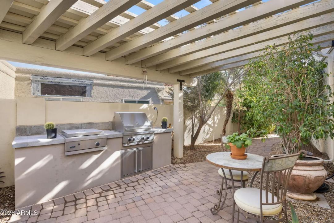 Real Estate Picture 8