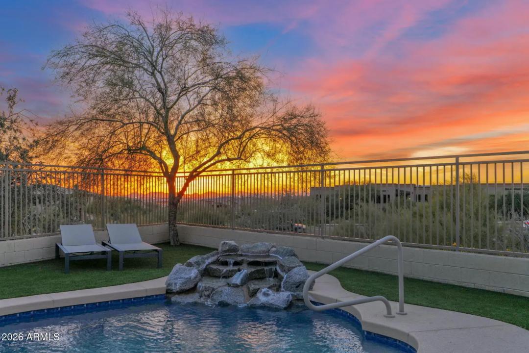 Real Estate Picture 3