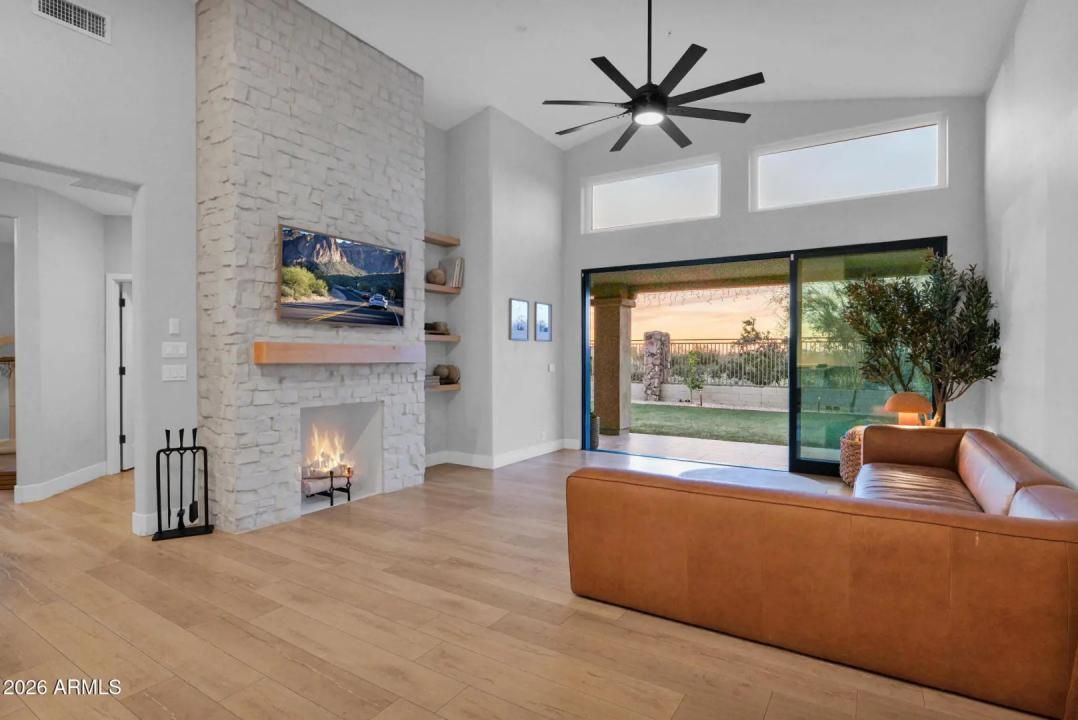 Real Estate Picture 4