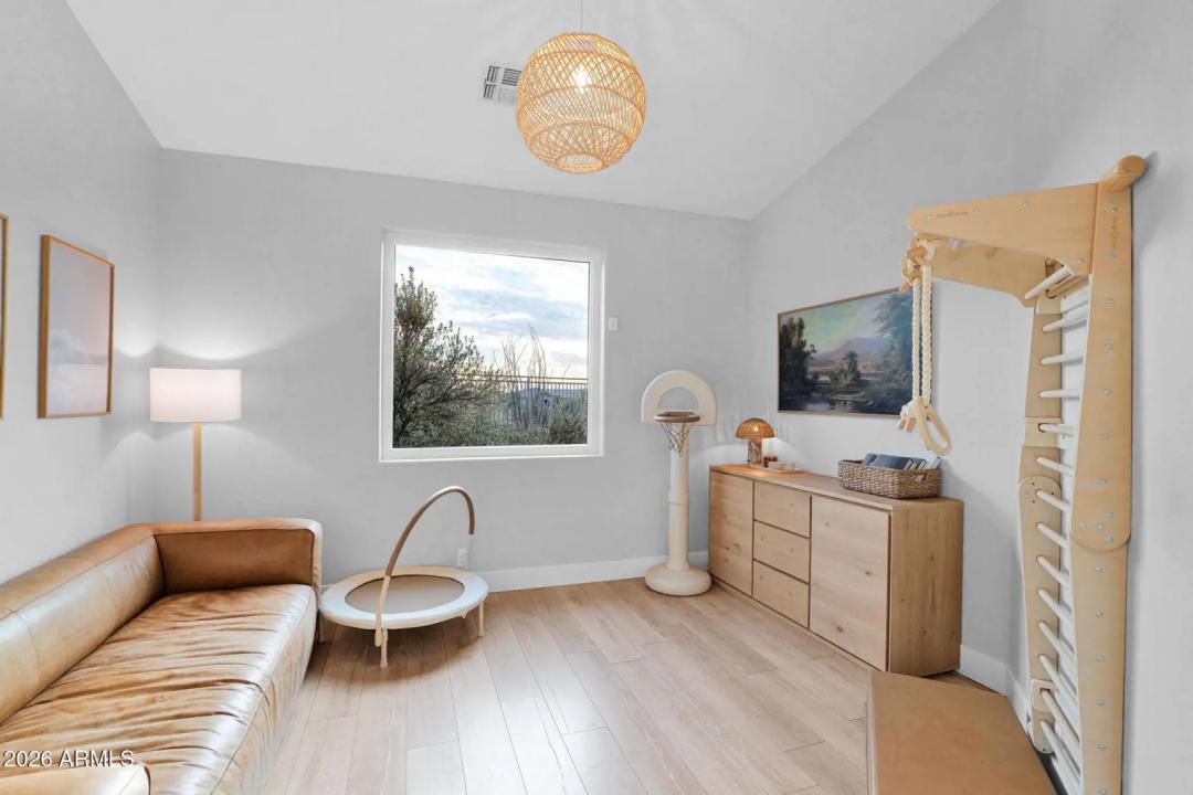 Real Estate Picture 18