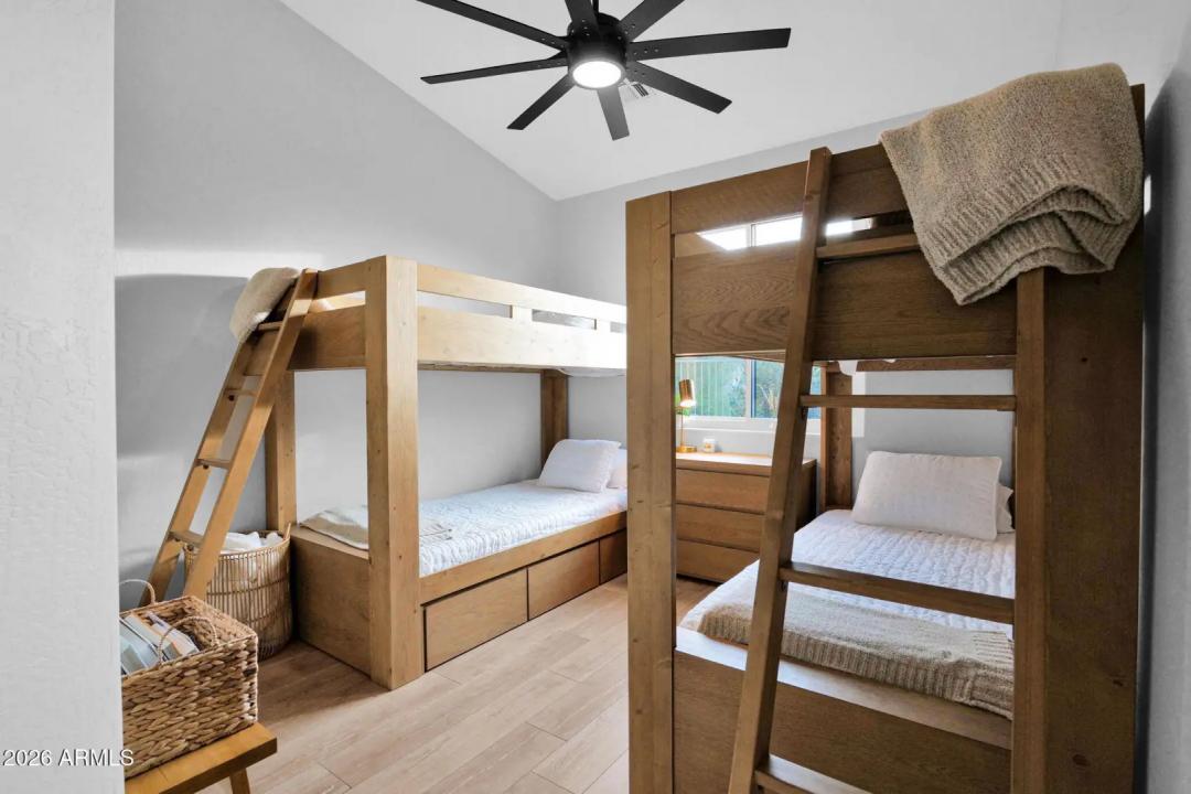 Real Estate Picture 16