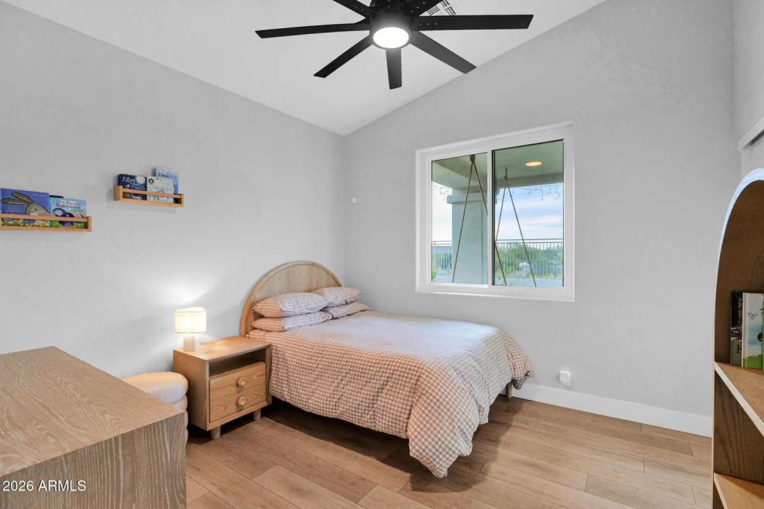 Real Estate Picture 17