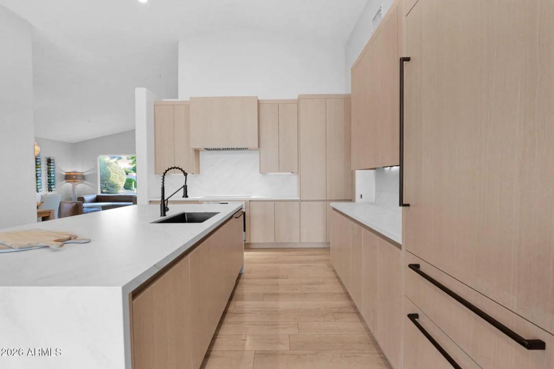 Real Estate Picture 8