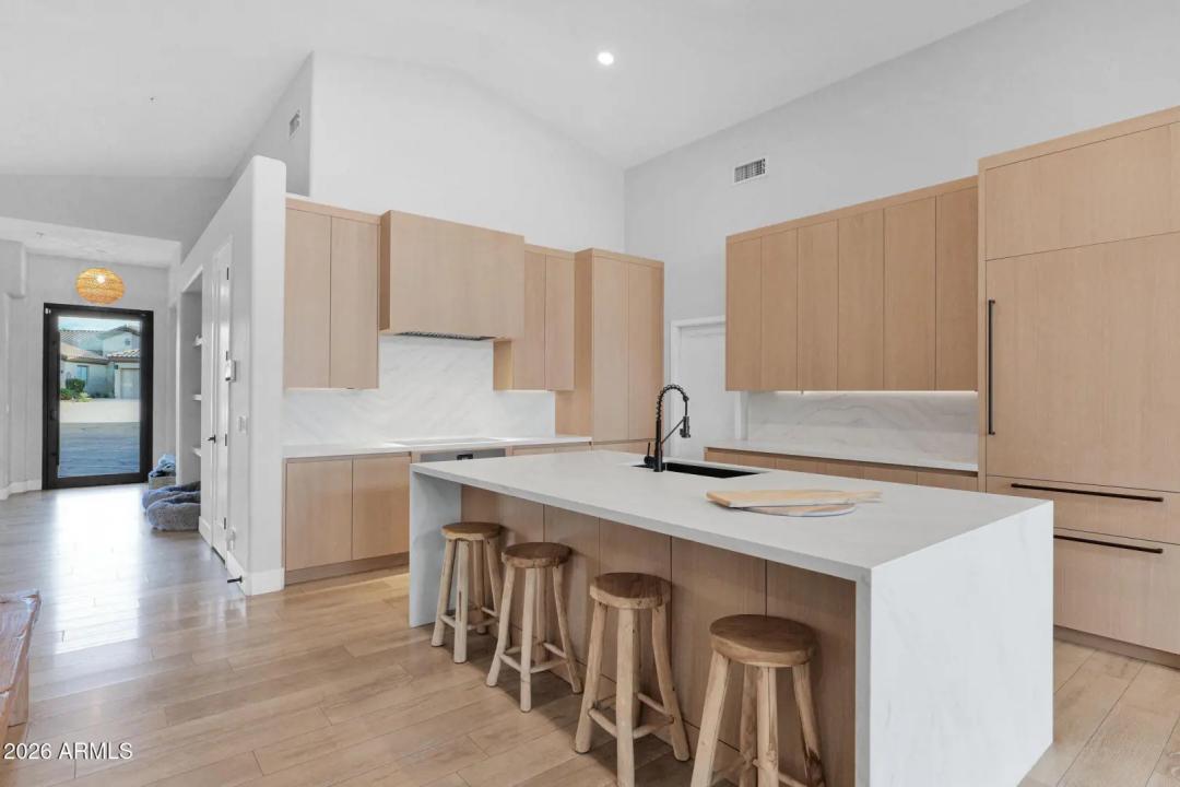 Real Estate Picture 9