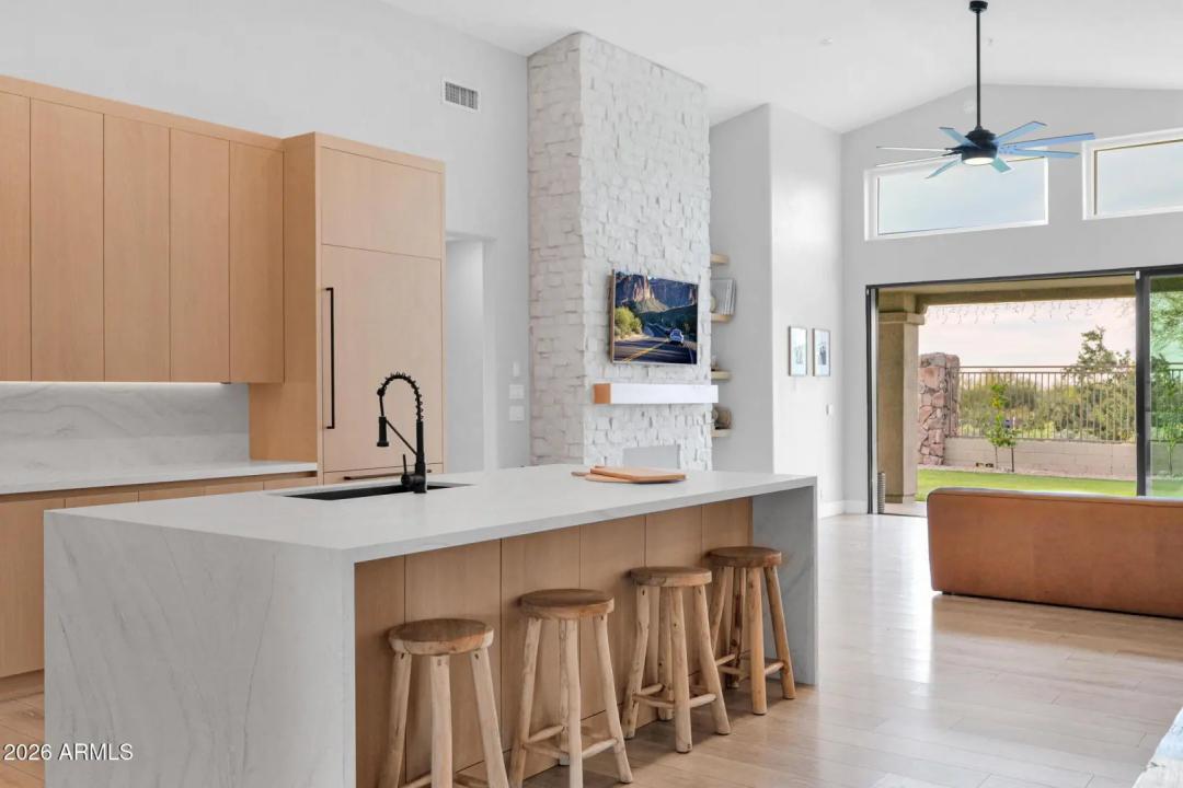 Real Estate Picture 6