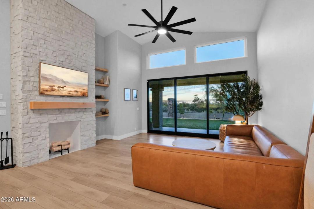 Real Estate Picture 4