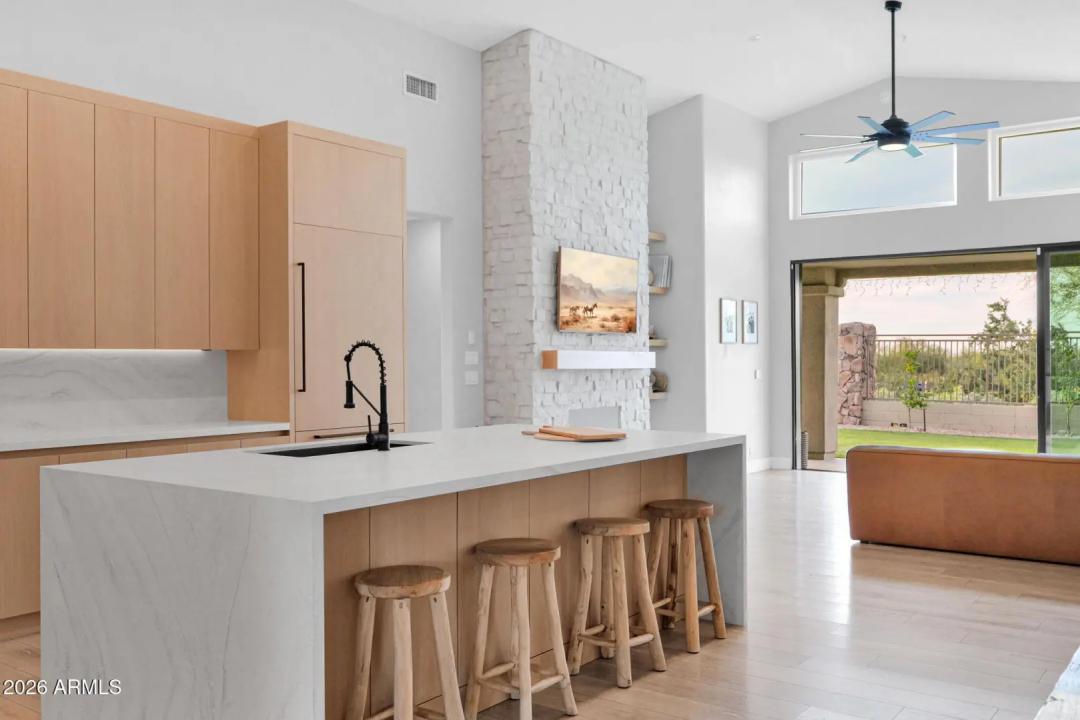 Real Estate Picture 3