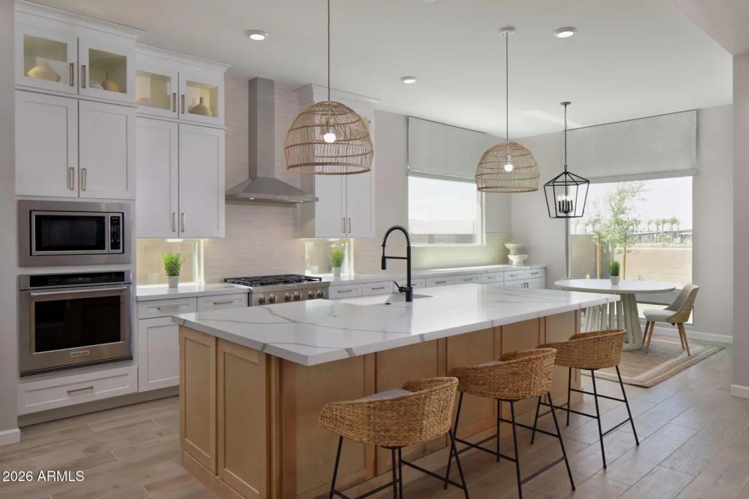 Real Estate Picture 12