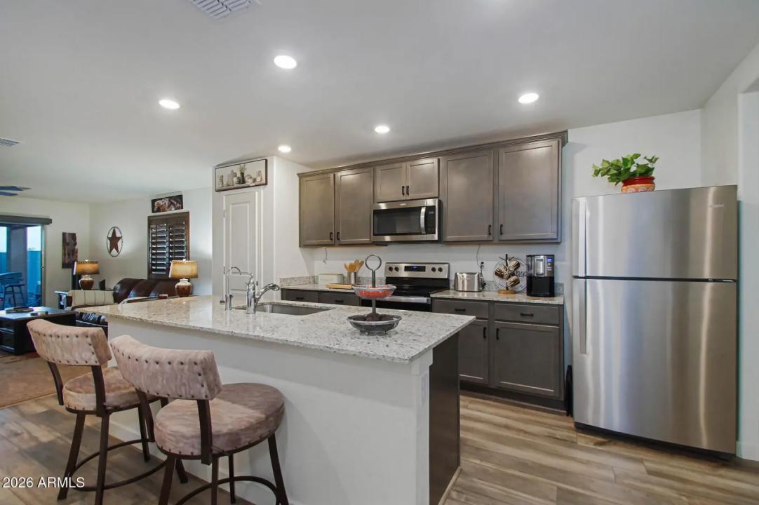 Real Estate Picture 6