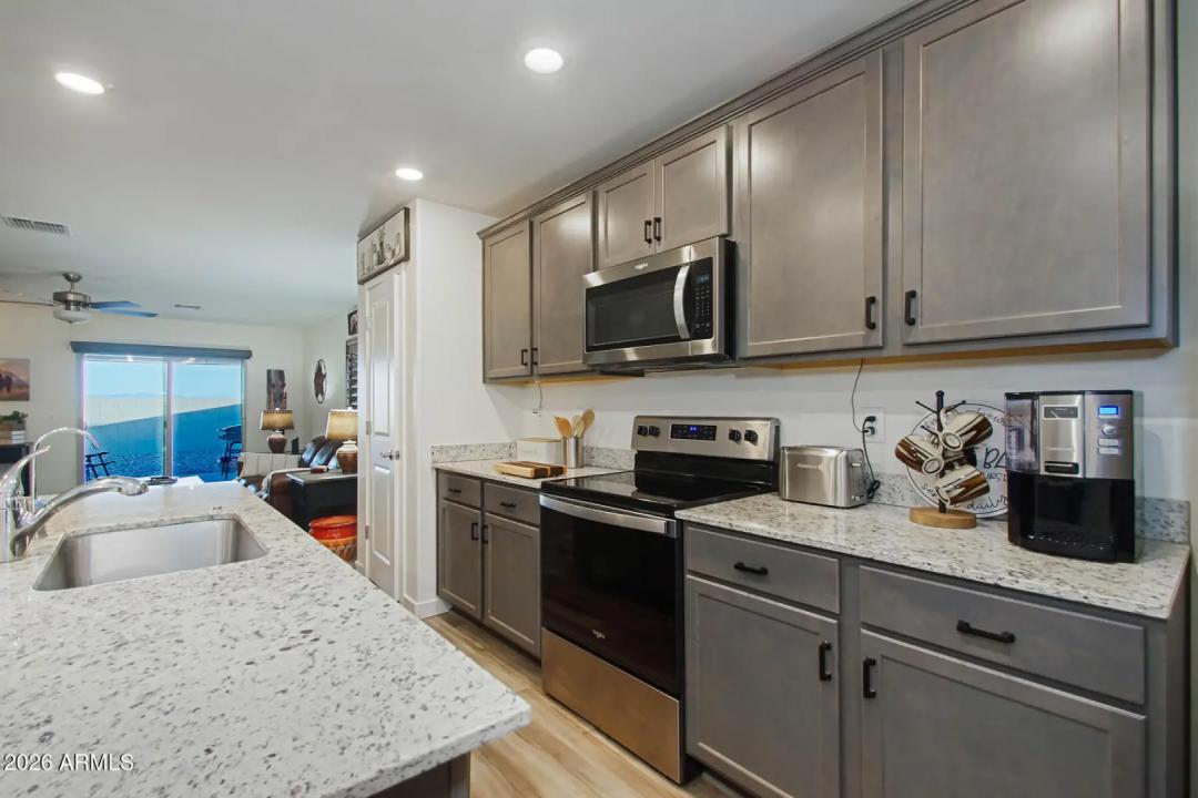 Real Estate Picture 7