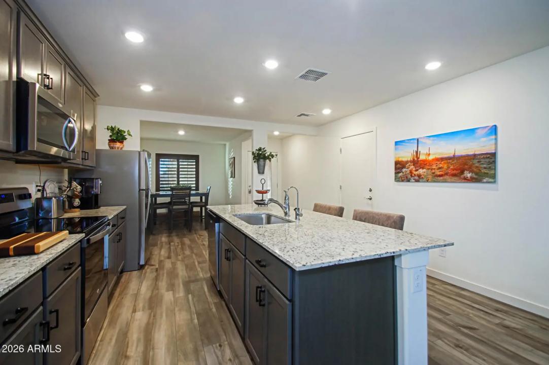 Real Estate Picture 10