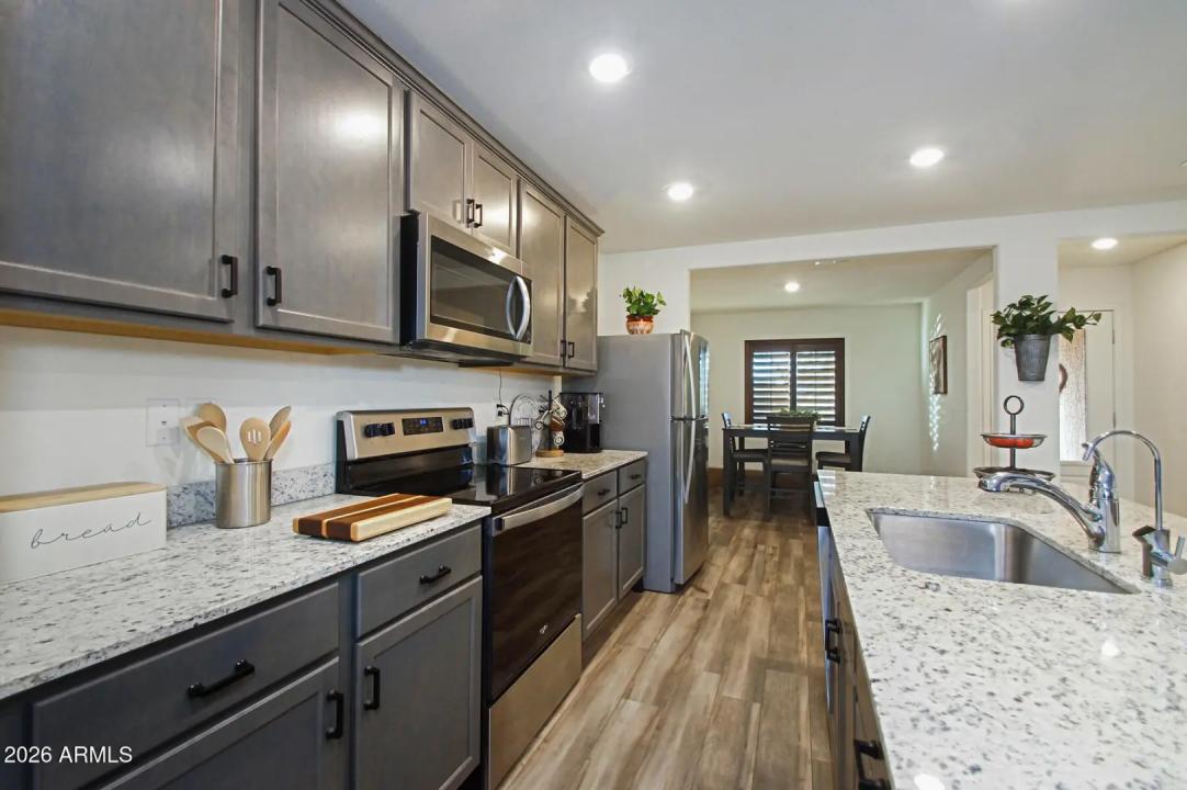 Real Estate Picture 11