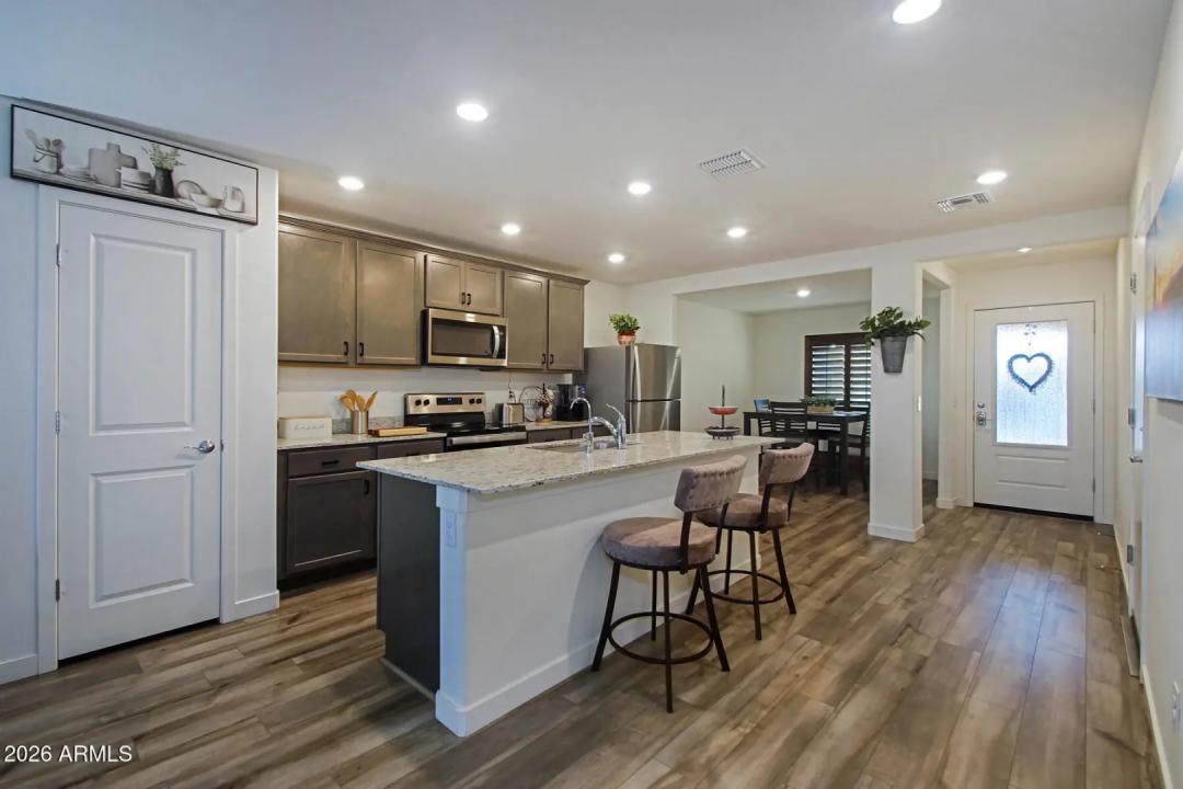 Real Estate Picture 14