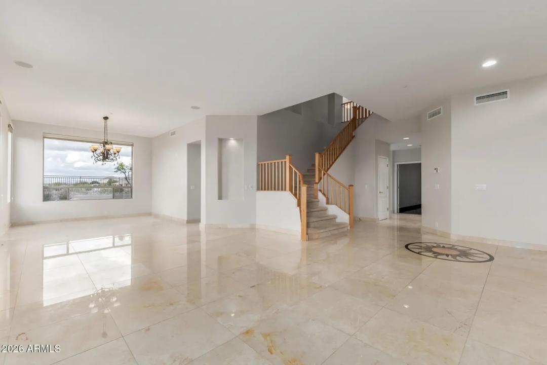 Real Estate Picture 7