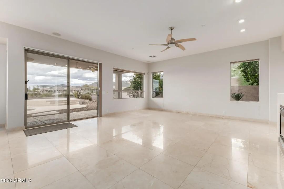 Real Estate Picture 12