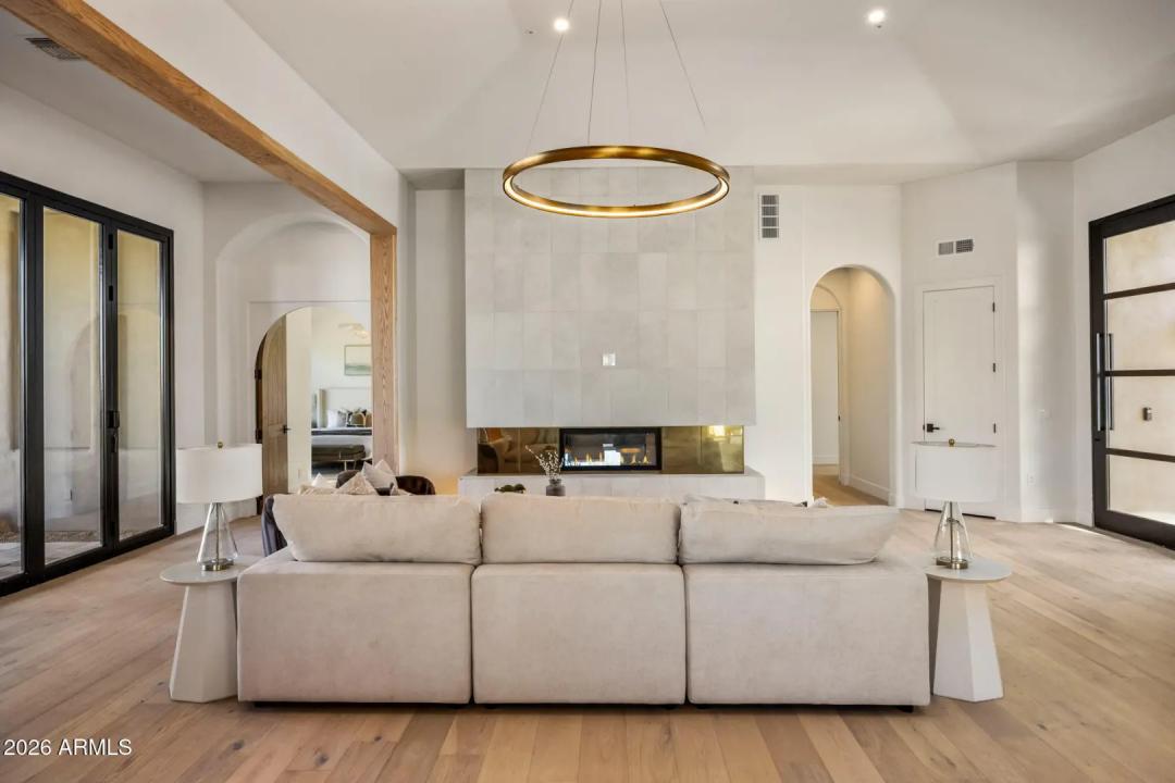 Real Estate Picture 4