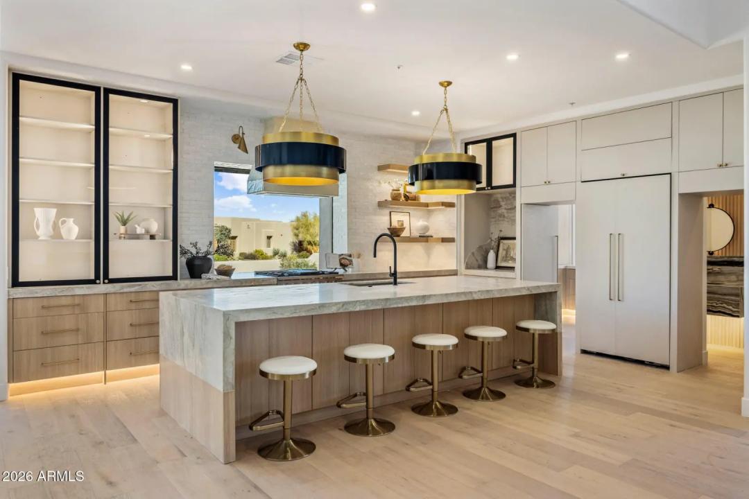 Real Estate Picture 11