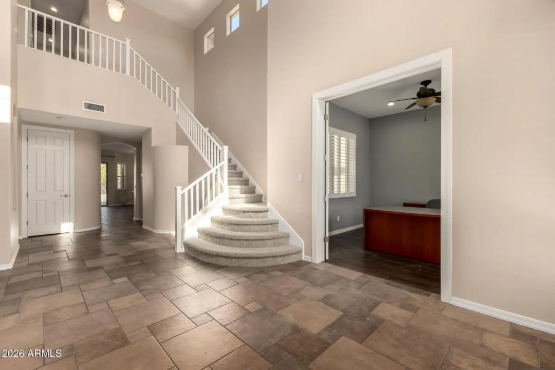 Real Estate Picture 4