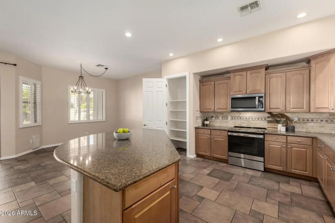 Real Estate Picture 15