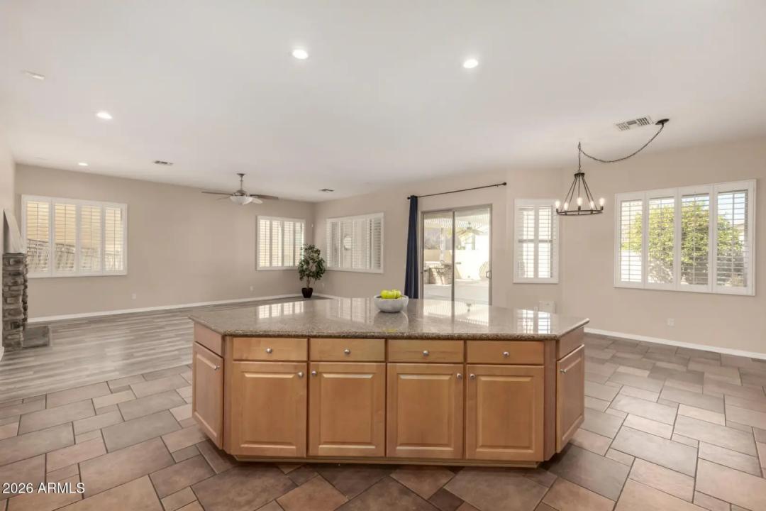 Real Estate Picture 16