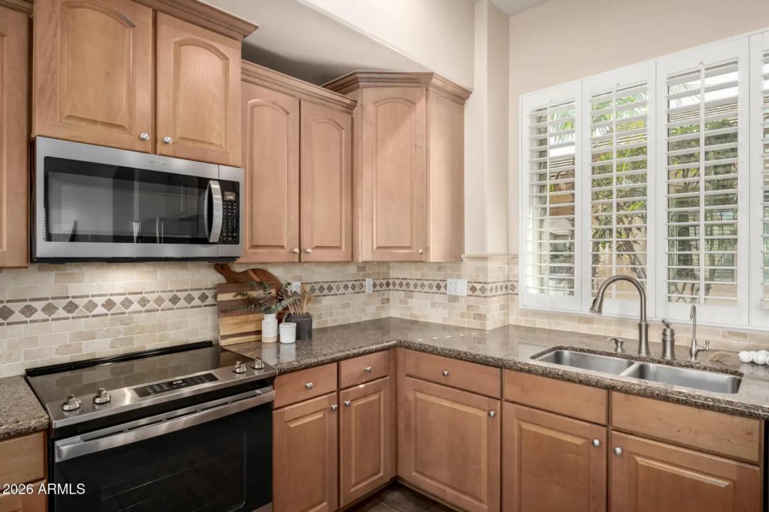 Real Estate Picture 17