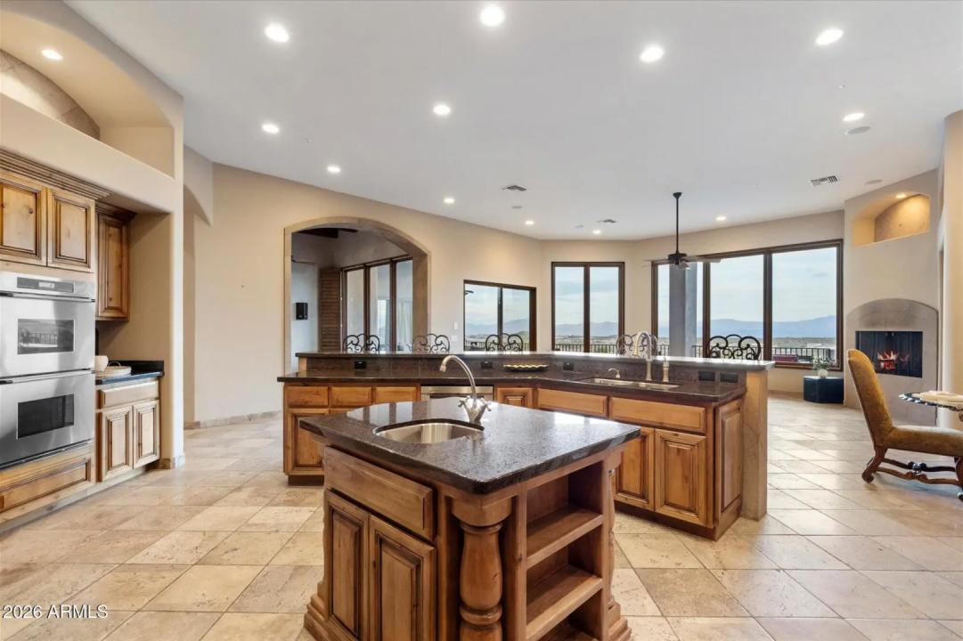 Real Estate Picture 14
