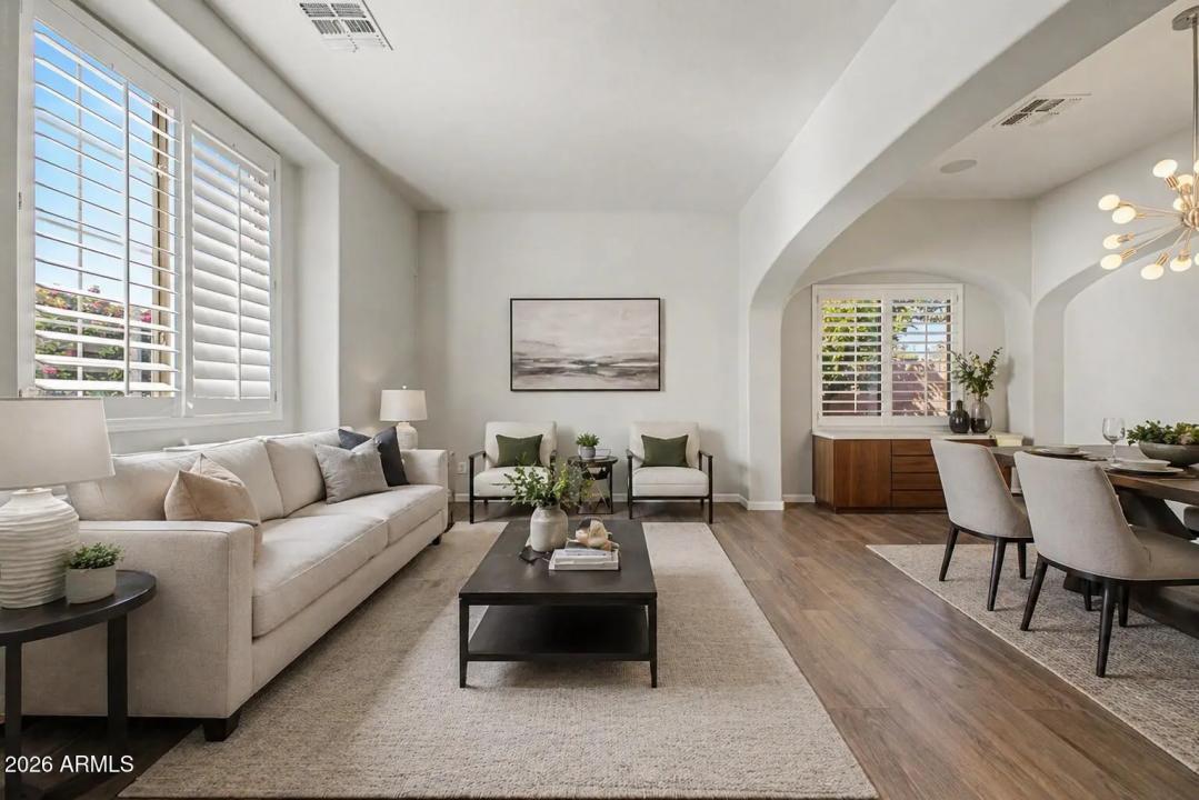 Real Estate Picture 5