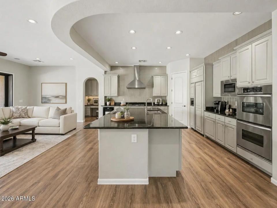 Real Estate Picture 8