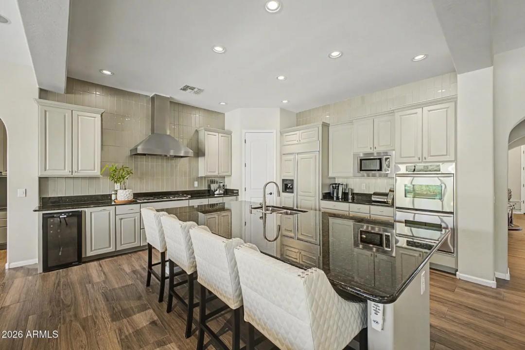 Real Estate Picture 10