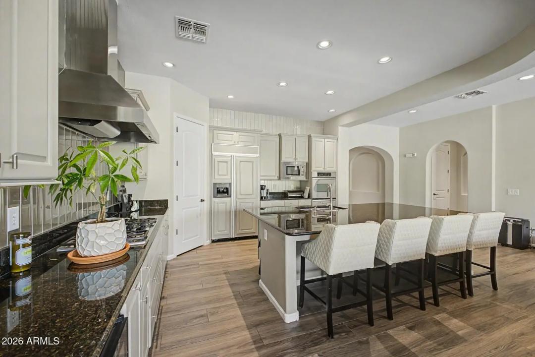 Real Estate Picture 9