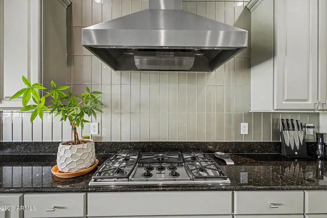 Real Estate Picture 11