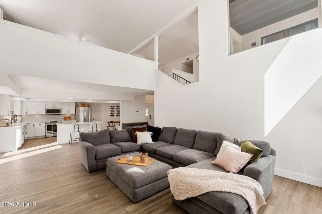 Real Estate Picture 9