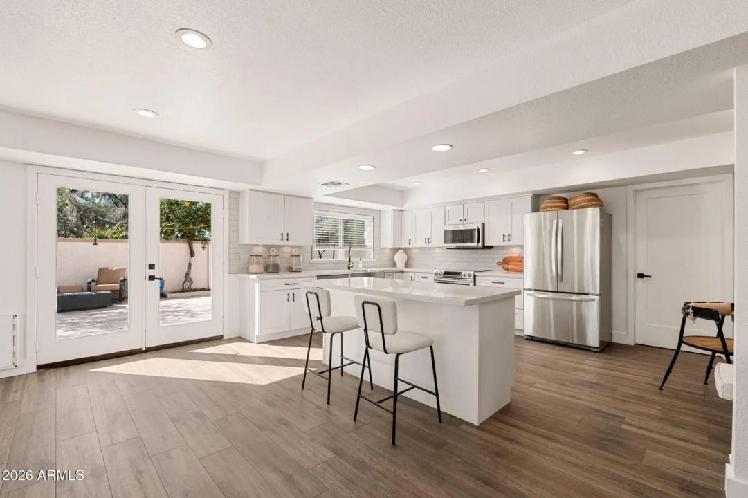 Real Estate Picture 11