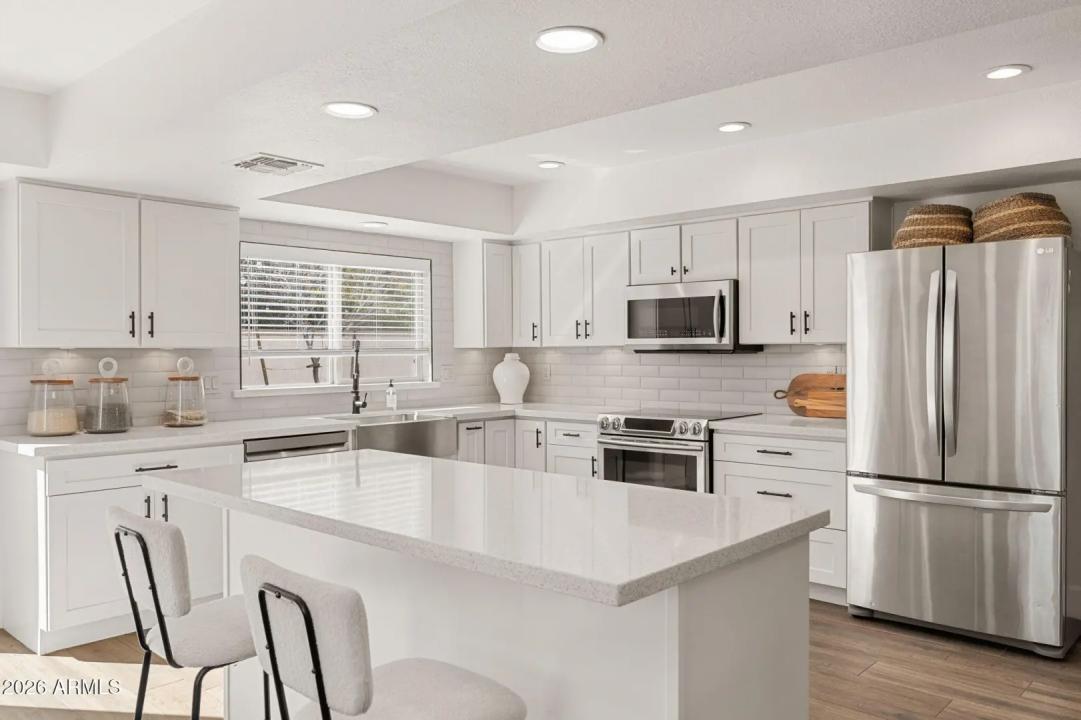 Real Estate Picture 12