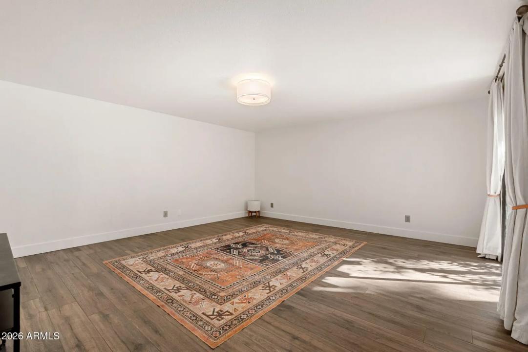 Real Estate Picture 17