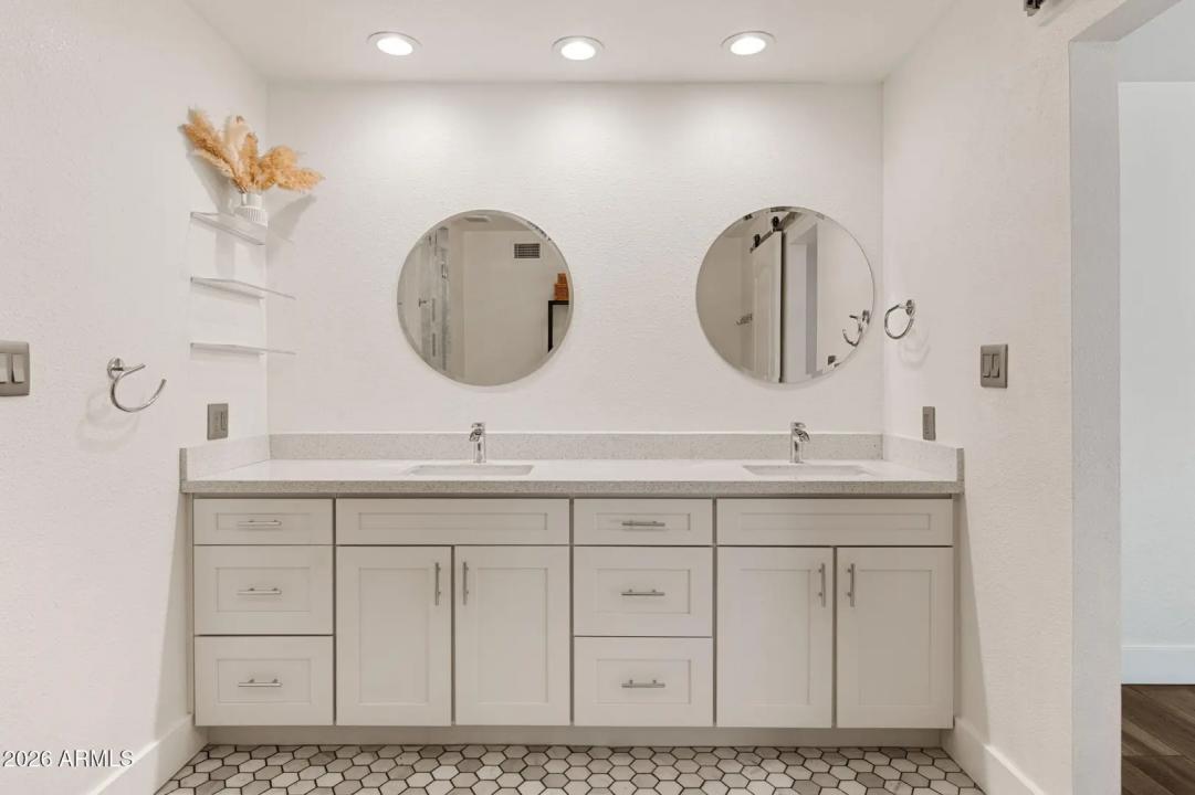 Real Estate Picture 20