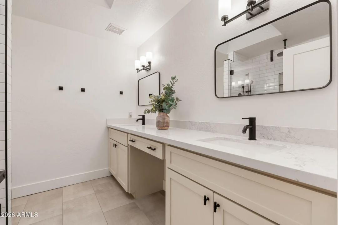 Real Estate Picture 25