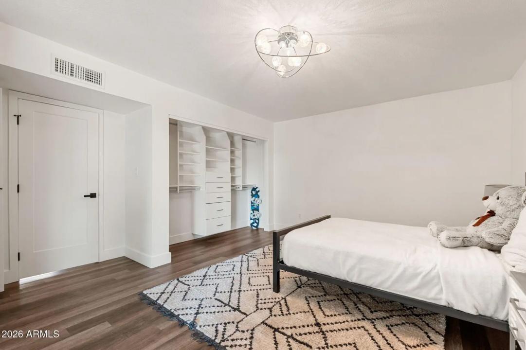 Real Estate Picture 28