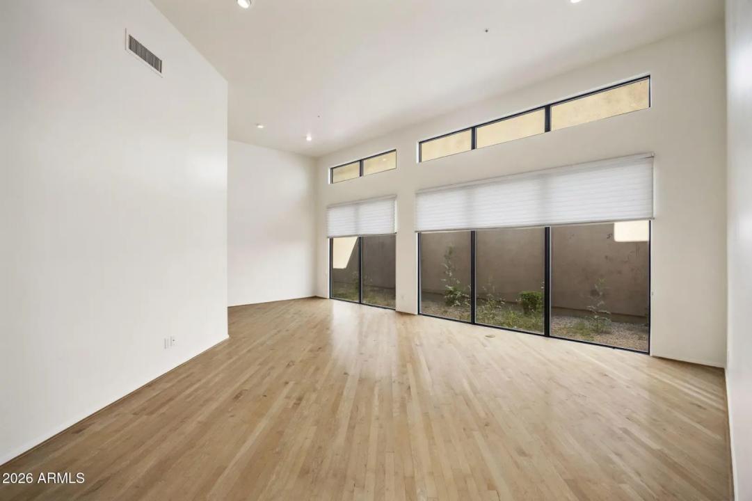 Real Estate Picture 3