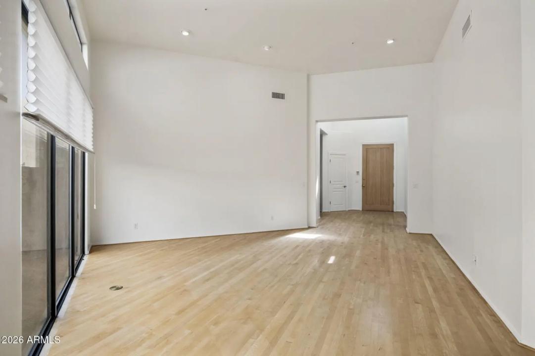 Real Estate Picture 4