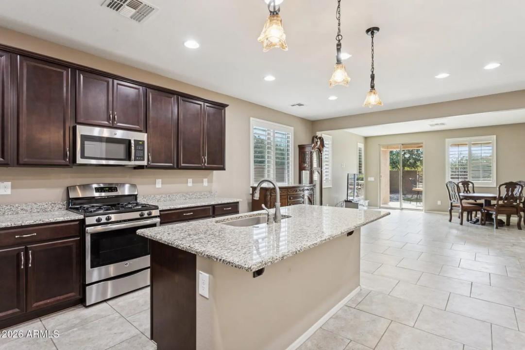 Real Estate Picture 10