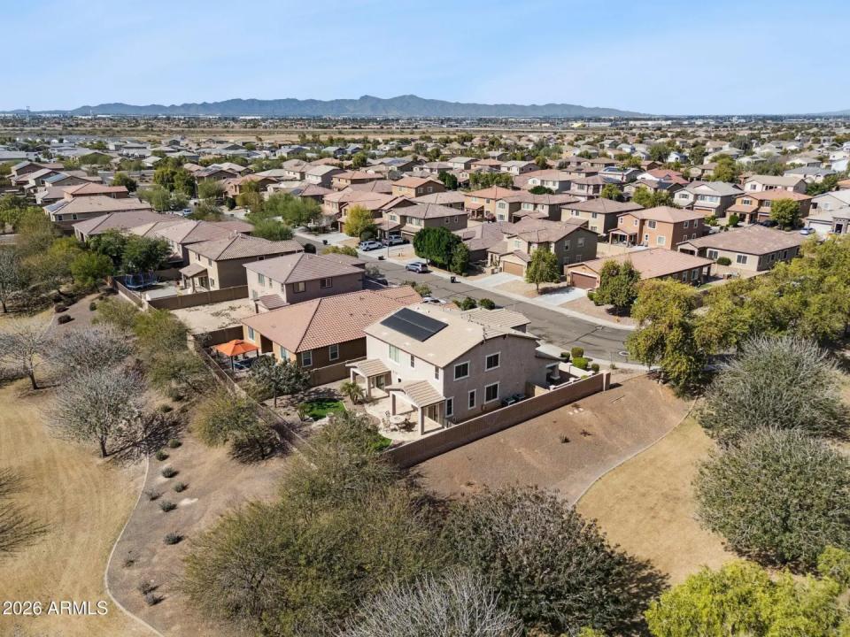 Real Estate Picture 5