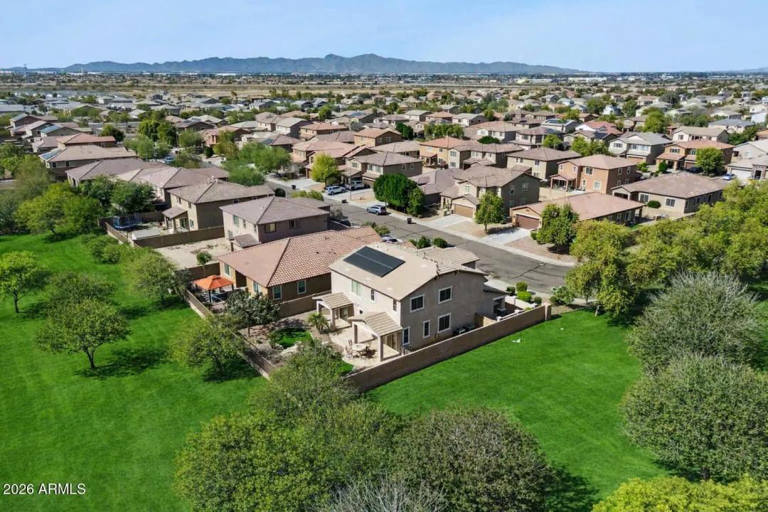 Real Estate Picture 4