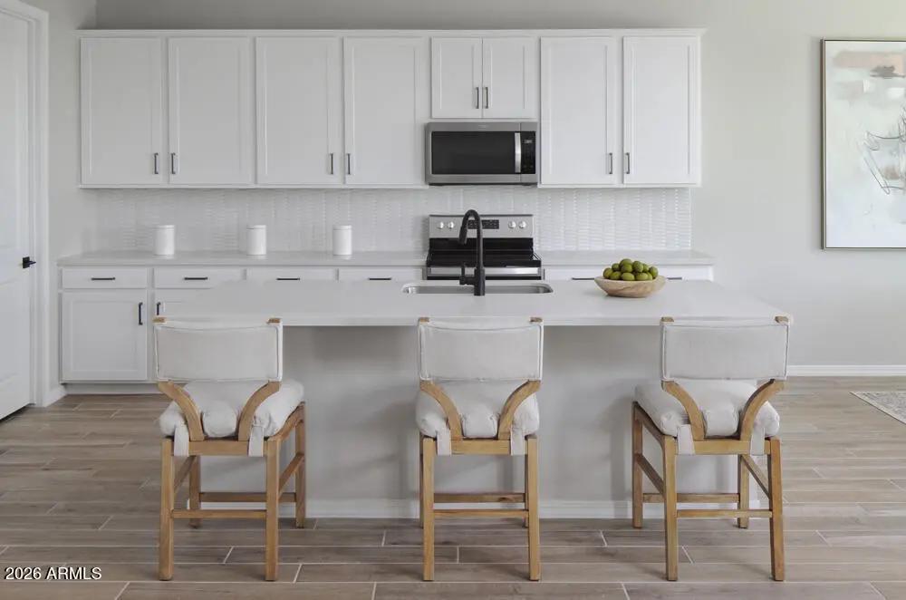 Real Estate Picture 11