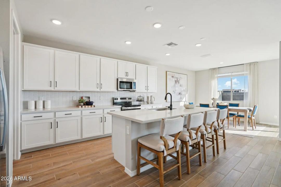 Real Estate Picture 7