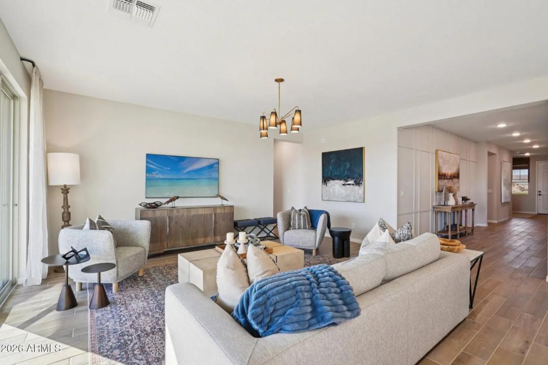 Real Estate Picture 9