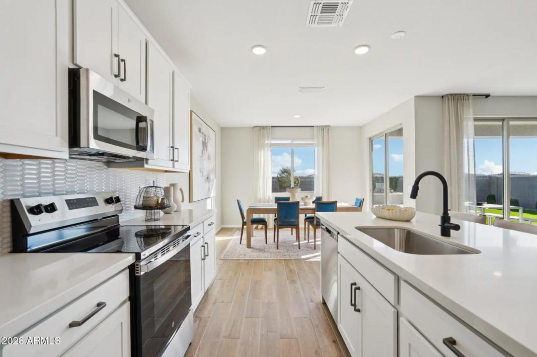 Real Estate Picture 15