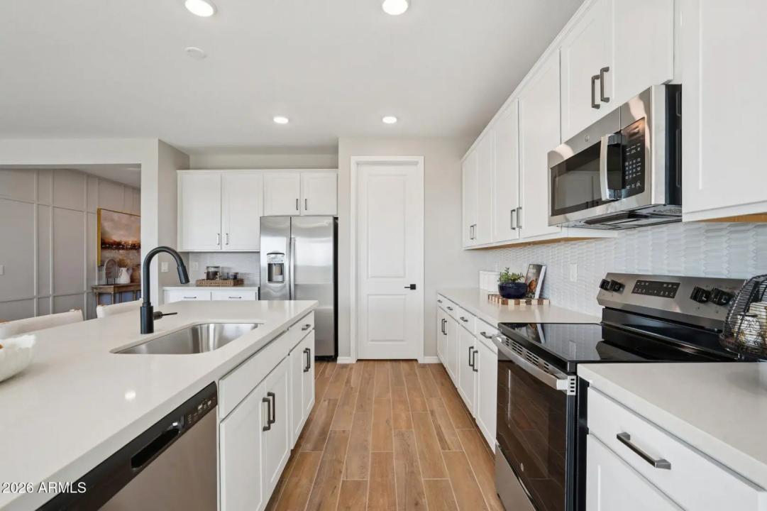 Real Estate Picture 17