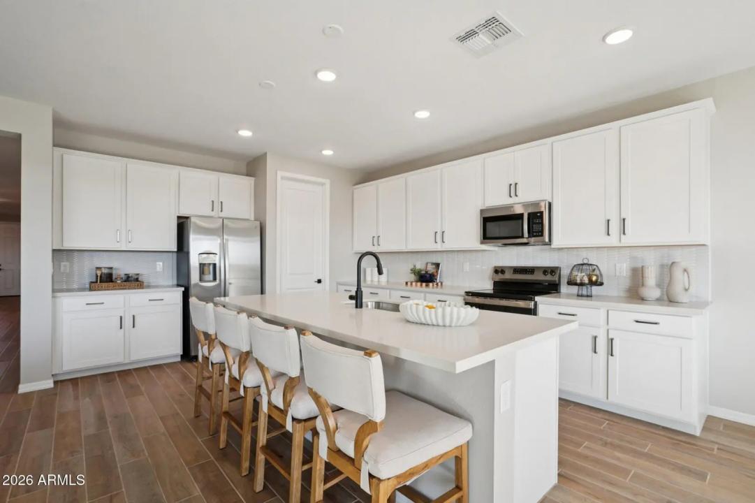 Real Estate Picture 18