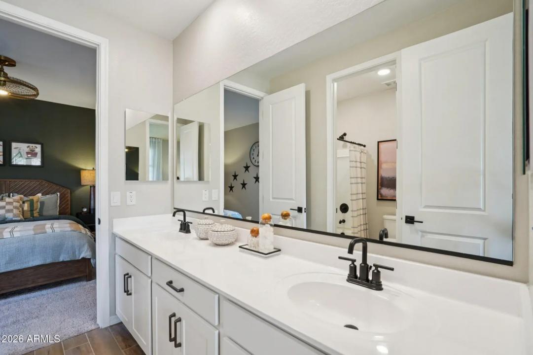 Real Estate Picture 22